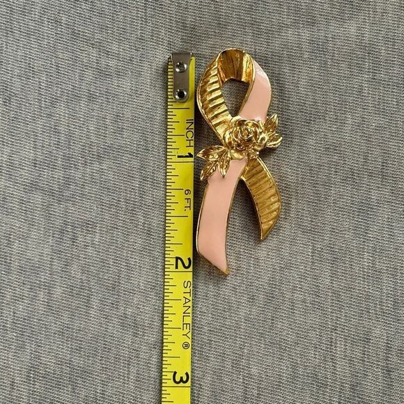 Vintage 1990s AVON Pink Enamel Breast Cancer Awareness Ribbon Pin New w/ Box - Picture 9 of 9